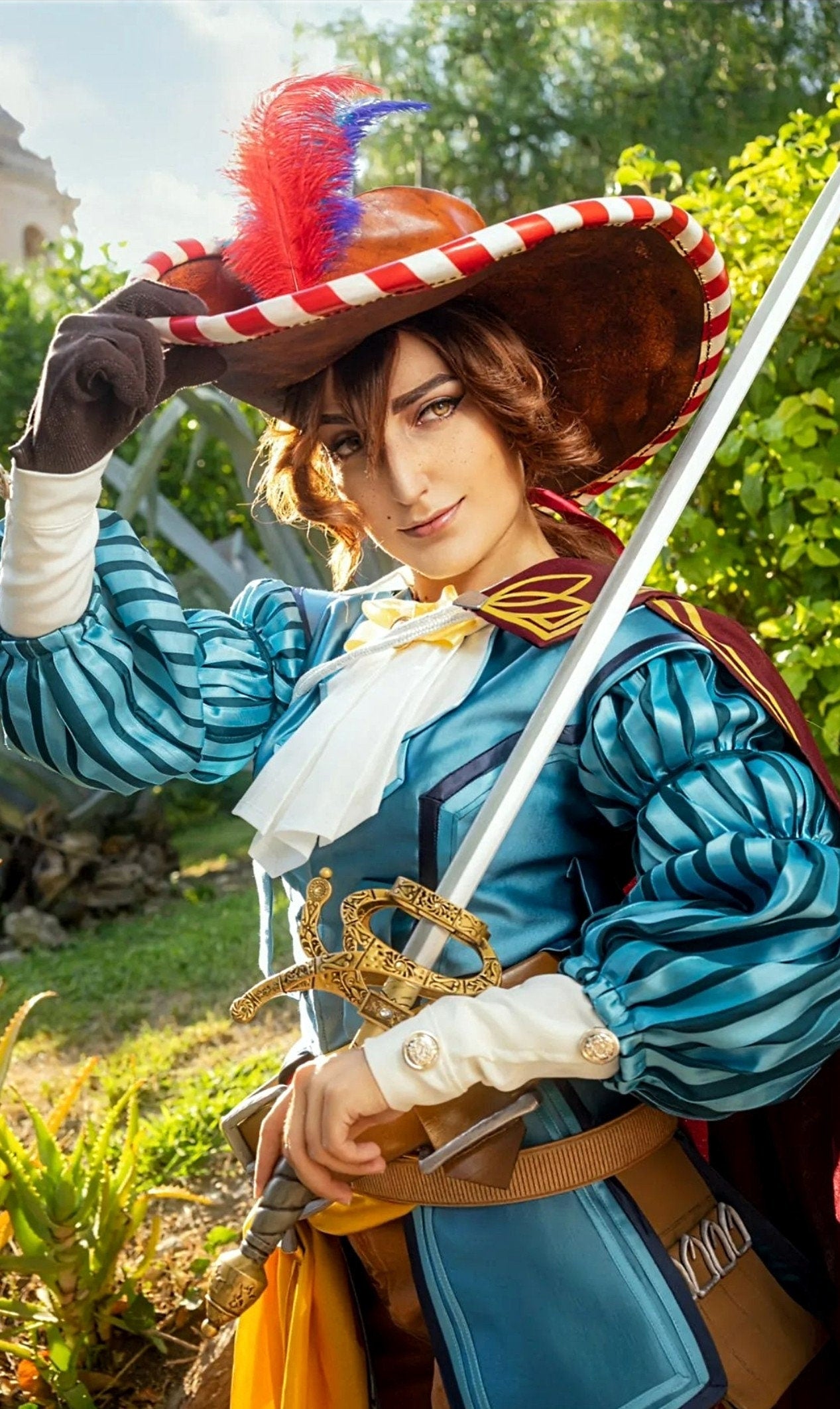 A cosplayer ( Shinorisu ) wearing a custom-sized and custom colored musketeer hat, for an official cosplay of the videogame En Garde