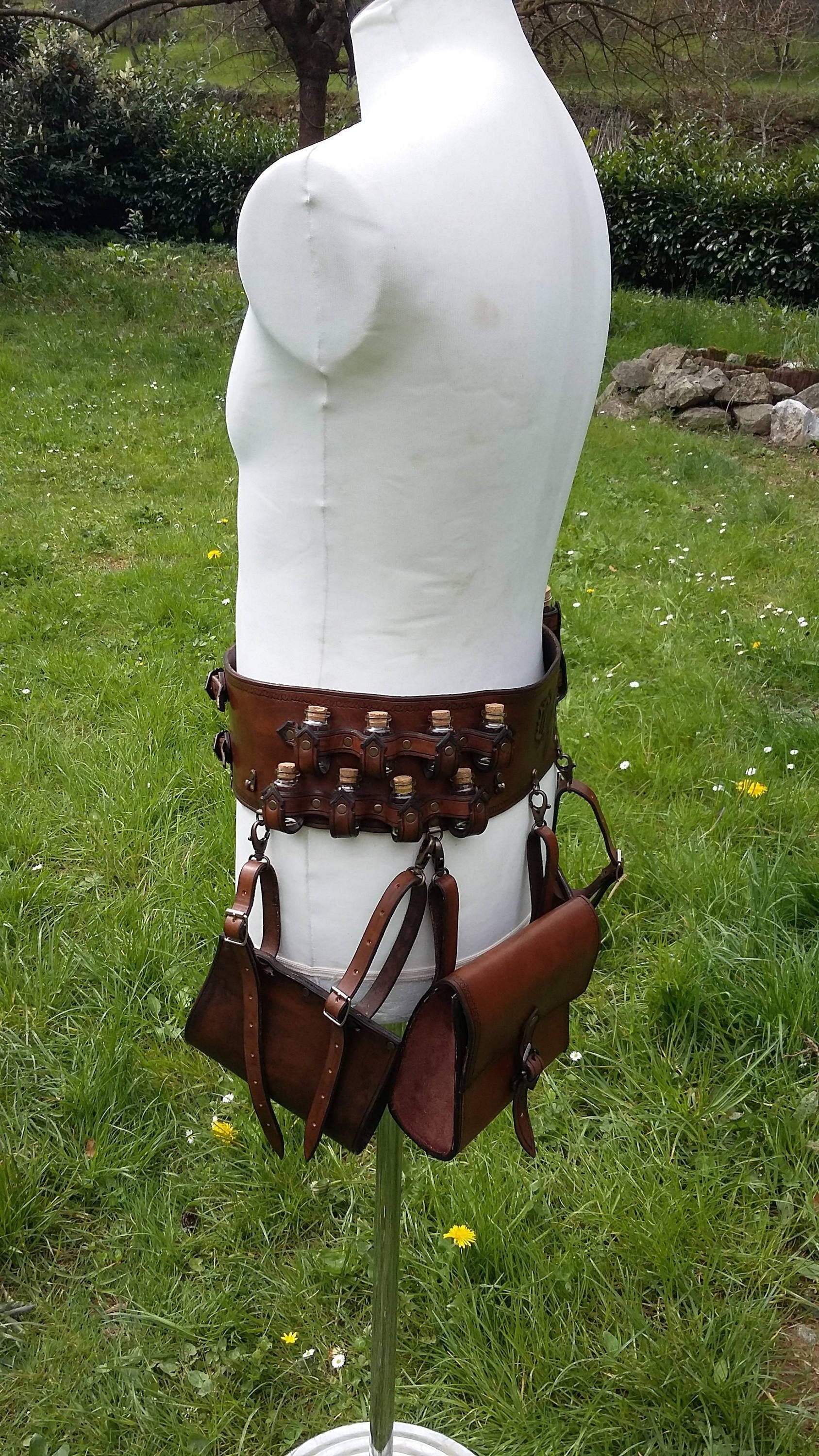 Handmade leather alchemist’s belt with 12 potion holders, crafted for LARP, cosplay, and medieval fantasy costumes
