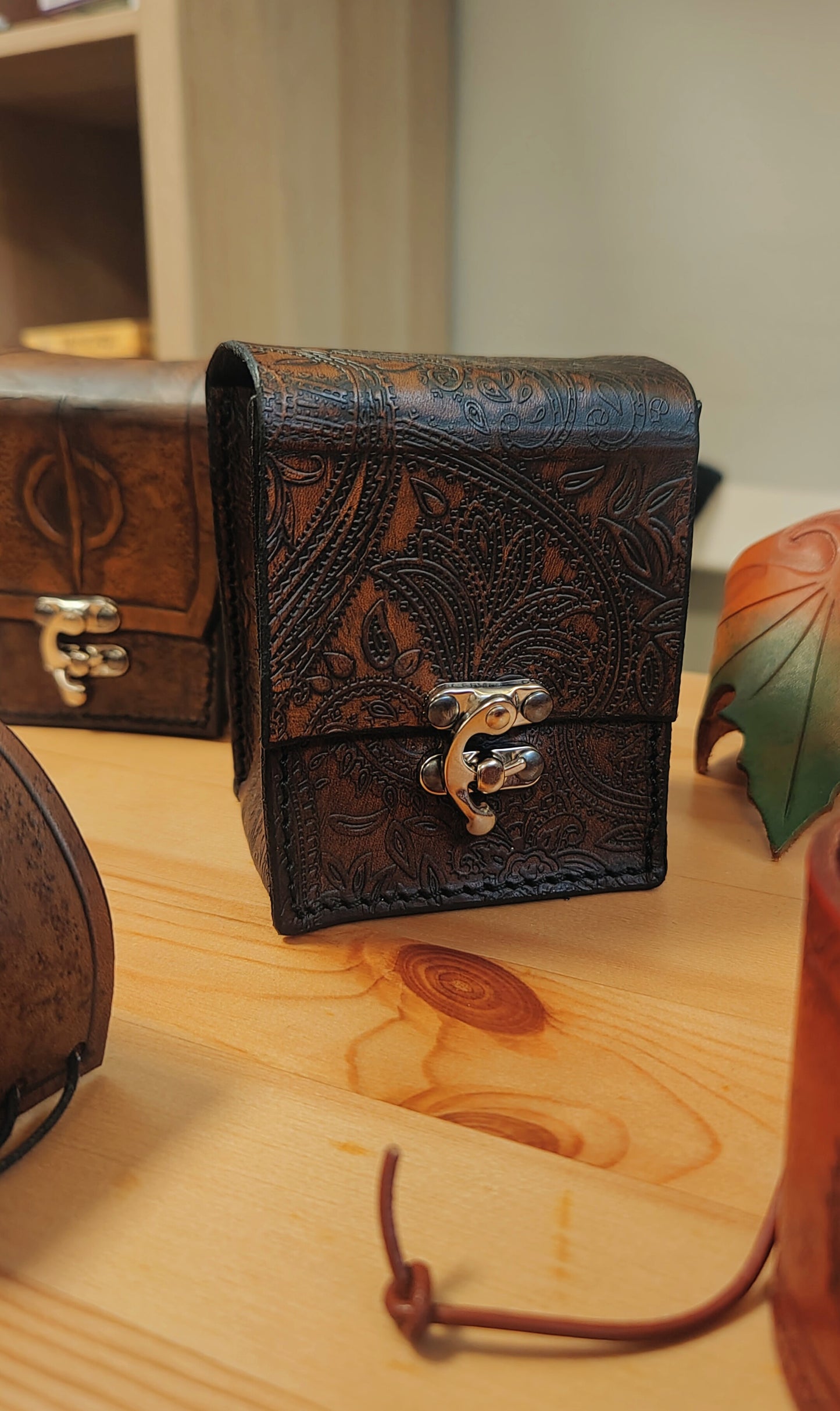 Custom Leather Card Holder - Deck Box 100+ Magic The Gathering / Pokemon / One Piece Poker