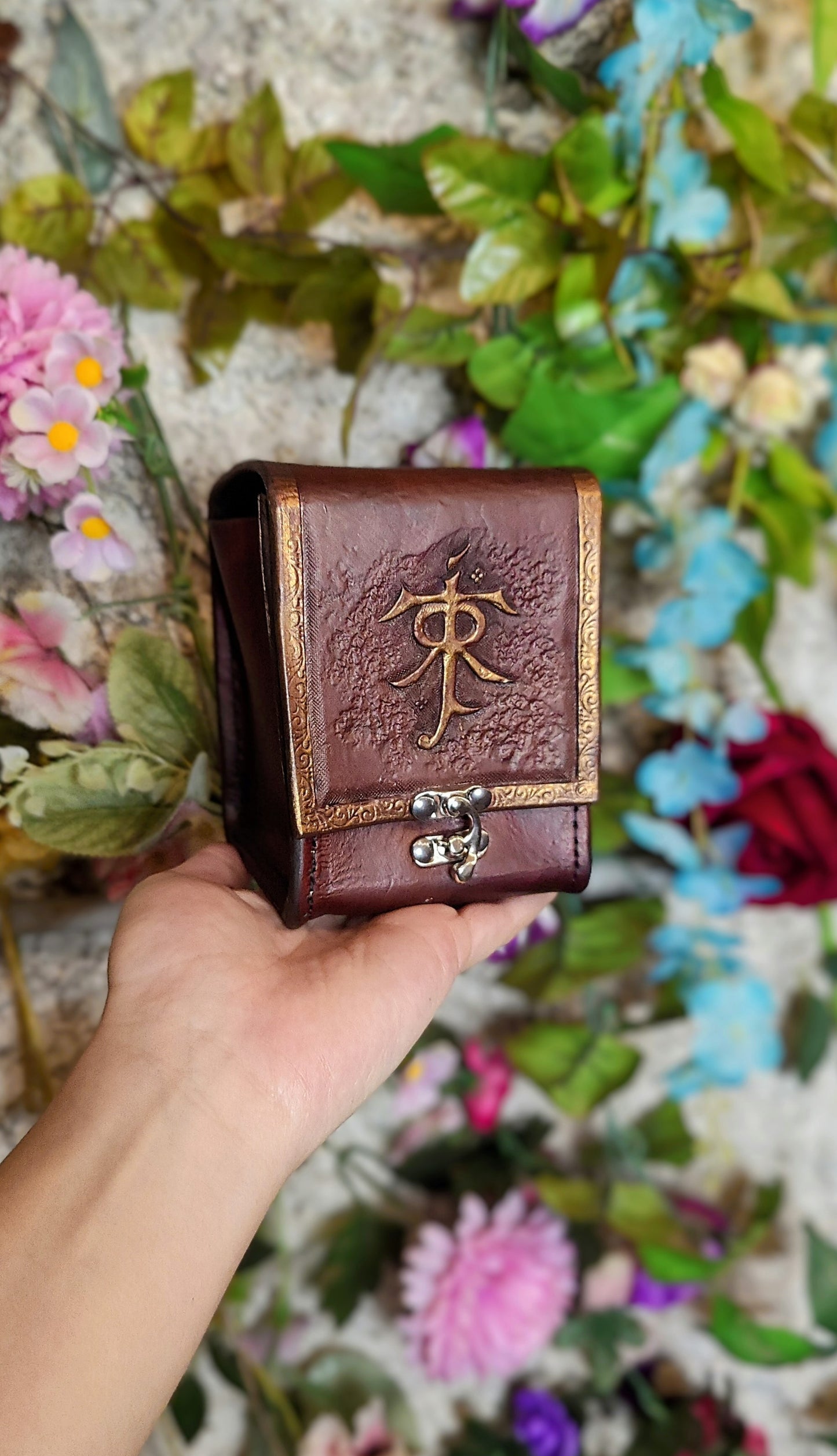 Custom Leather Card Holder - Deck Box 100+ Magic The Gathering / Pokemon / One Piece Poker