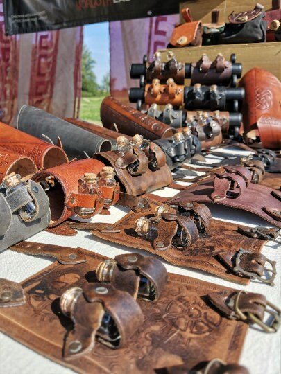ALCHEMIST LARP SET leather bracer + pocket health potions carved by hand complete of Glass bottles handmade larp steampunk cosplay costume - MorgothLab