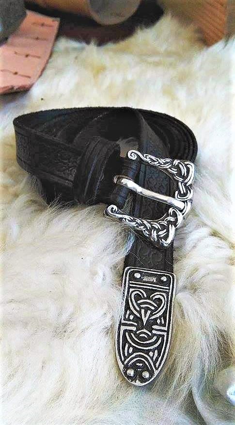 Classic handmade black leather belt, crafted from vegetable-tanned Italian leather for durability and elegance. With a custom buckle