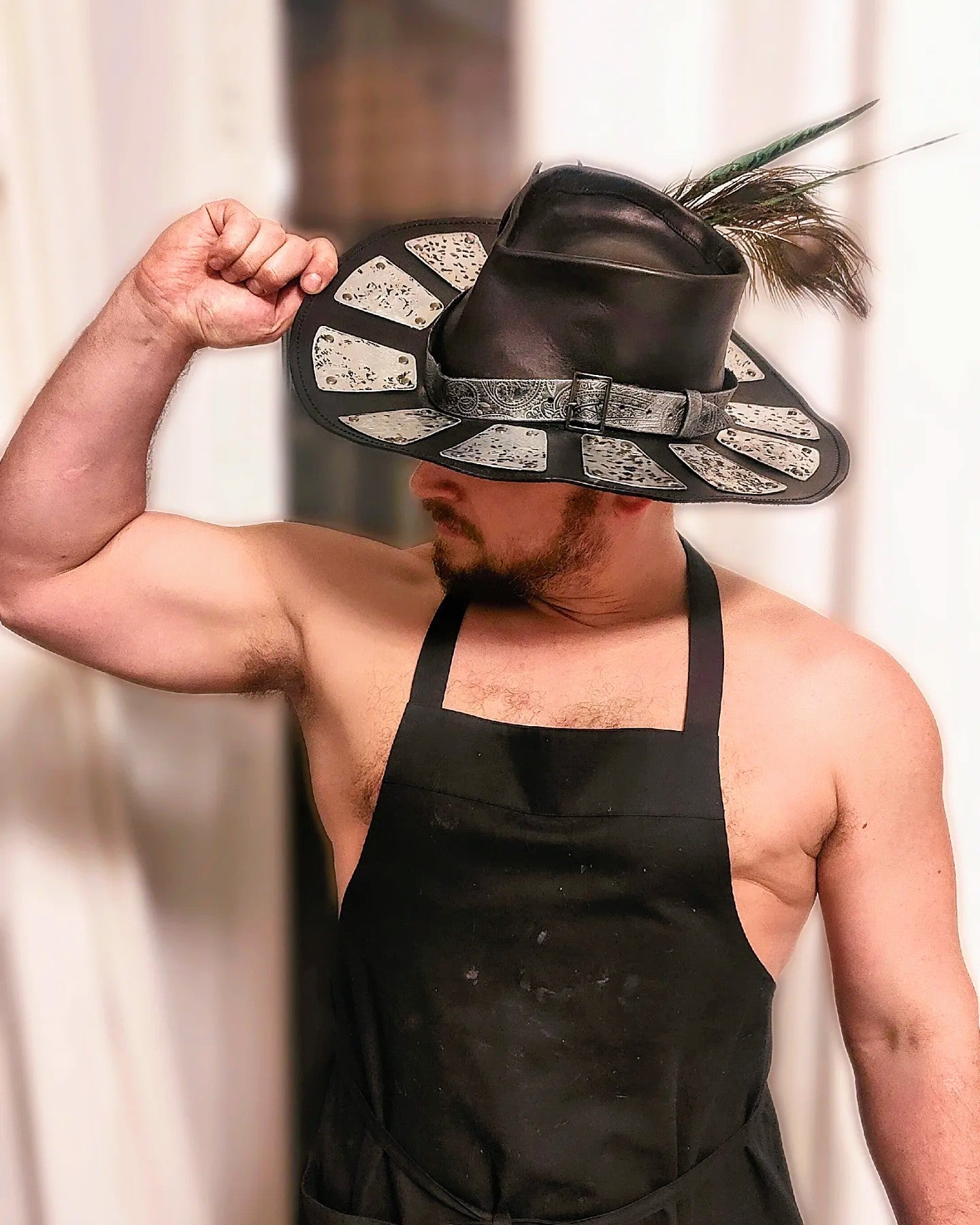 Elegant musketeer leather hat with optional engravings and custom decorations, perfect for larp, cosplays and renfaires Black version