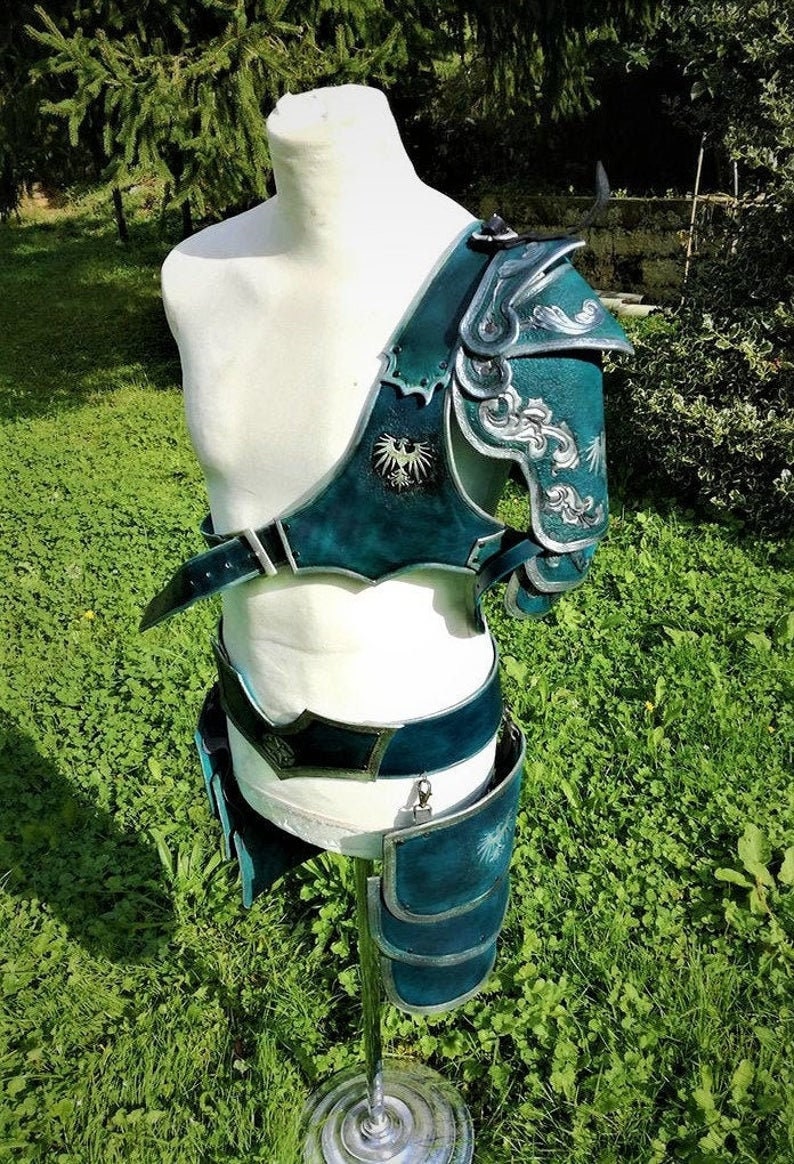 Leather green silver spaulders decorated with leaves armor warrior knight explorer adventurer fighter soldier larp cosplay theater armour