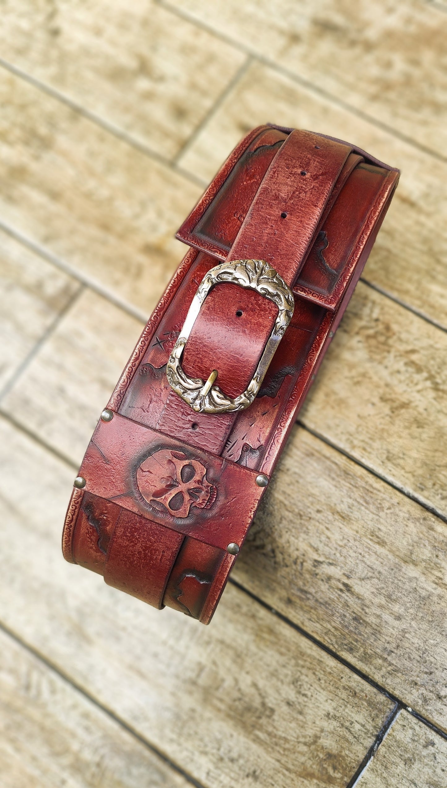 Elegant engraved leather pirate belt – designed for naval officers and noble pirate costumes