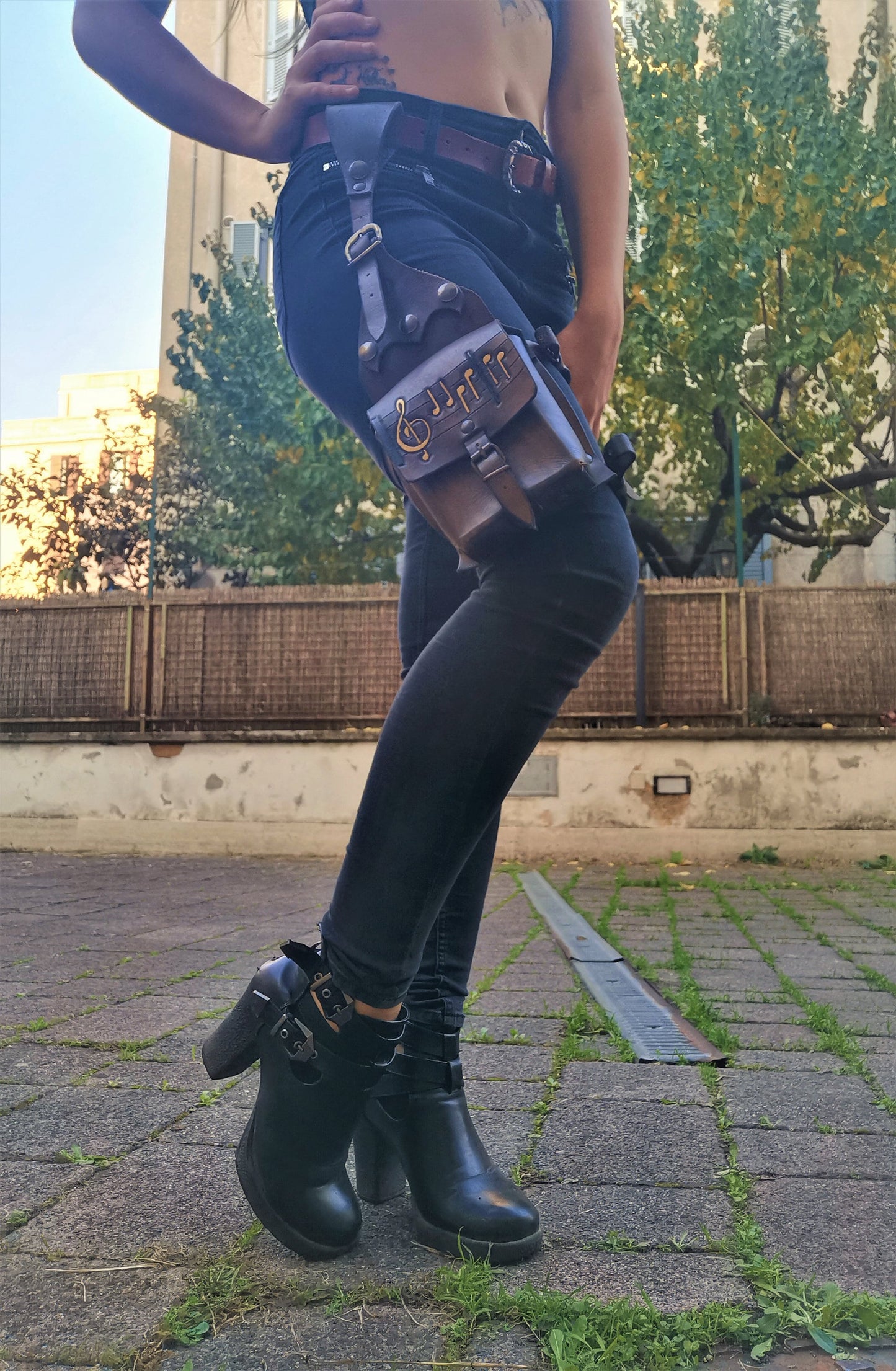 Handcrafted leather leg bag made in Italy, customizable with engraving and colors.