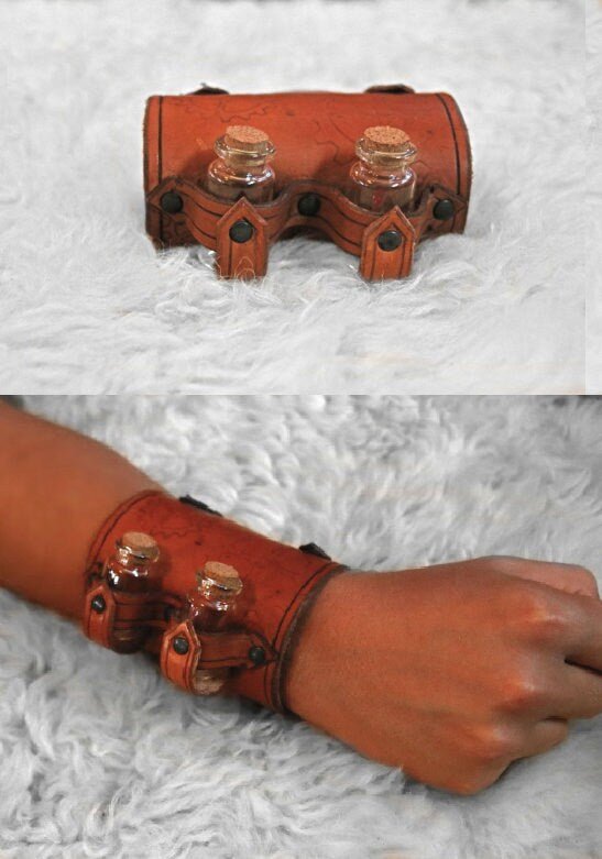 Premium quality lleather potion holder, a perfect addition to any LARP or cosplay costume pocket health & mana potions
