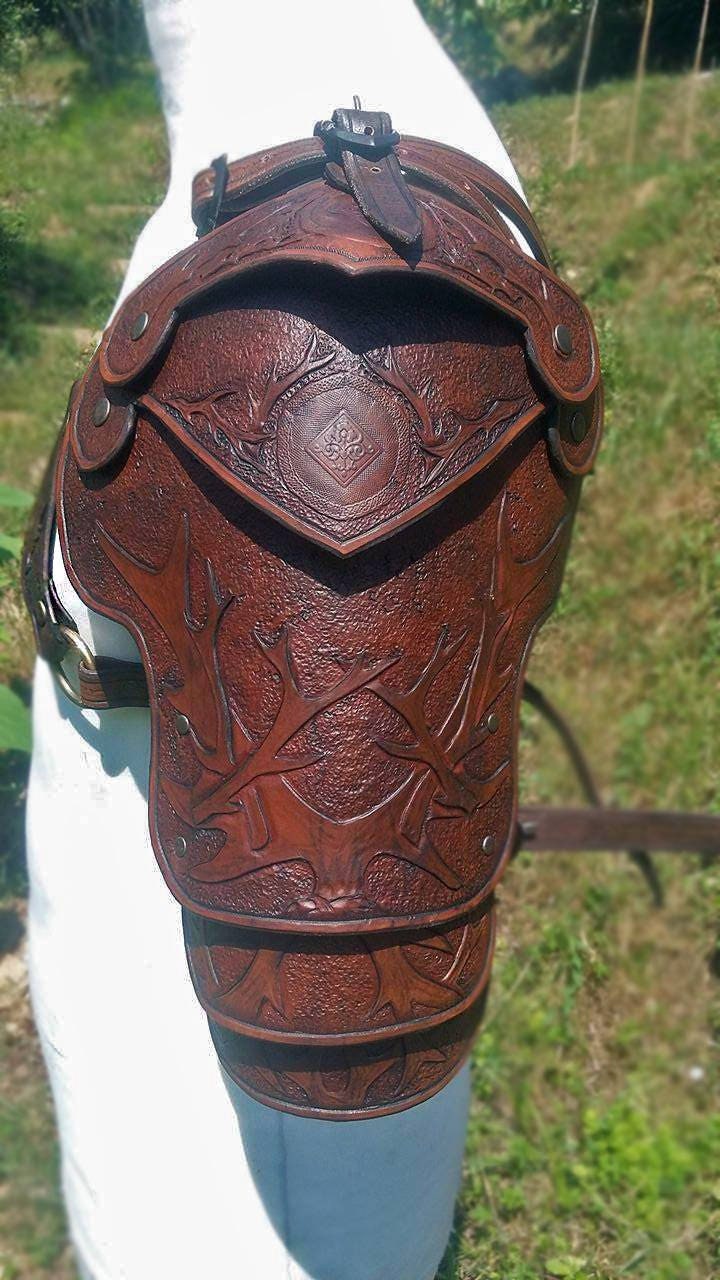 Detailed photo of the brown leather spaulder inspired by the rugged gear of adventurers and rangers. The engraved details and earthy tones create a perfect blend of function and fantasy