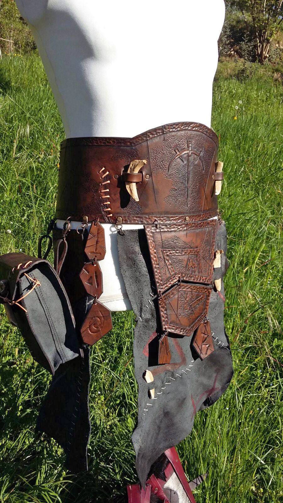 Leather armor featuring decorative plaques for hips and pubis, and a skirt falling to the knee, designed for LARP and cosplay.