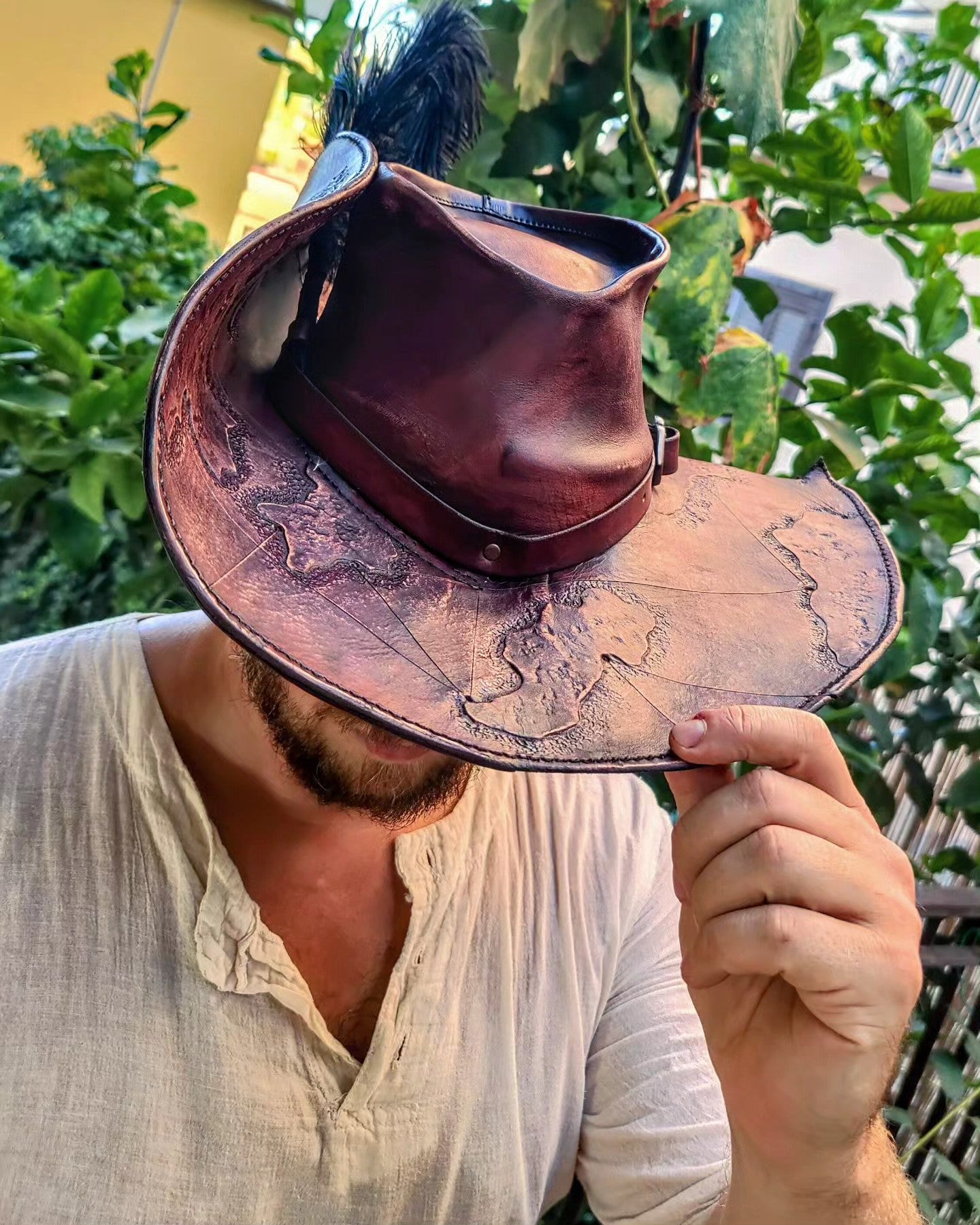 Durable brown leather cavalier hat designed for LARP, cosplay, and pirate costumes, handmade by expert Italian artisans.
