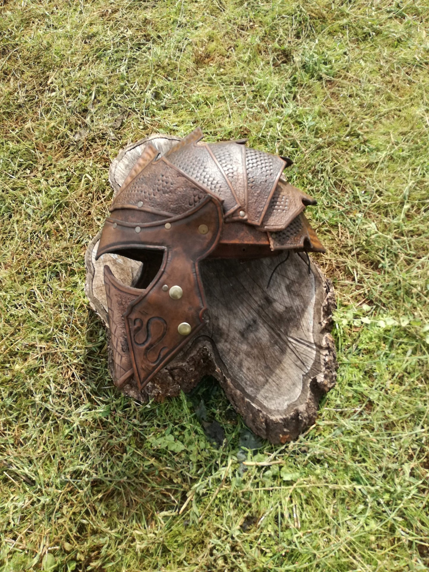 Gladiator-style leather helmet crafted with interlocking plates for durability and historical accuracy, ideal for fantasy and combat LARP.