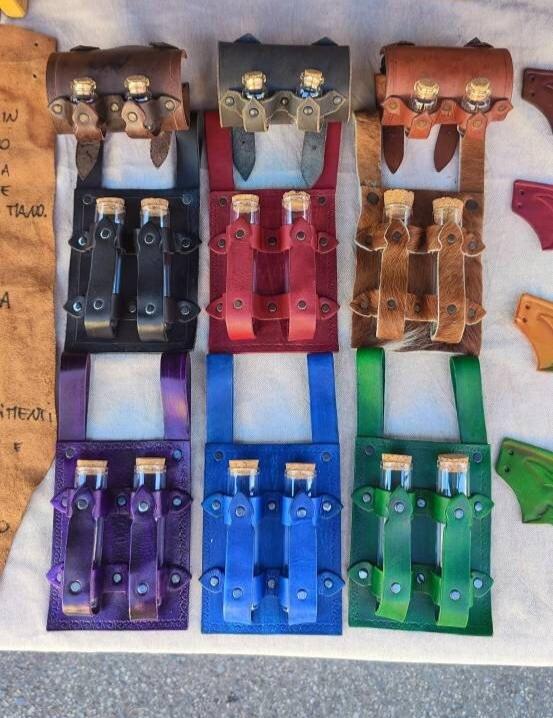 Handcrafted medieval-style leather potion holder for belts and wrist, designed for LARP and cosplay. Various colors available