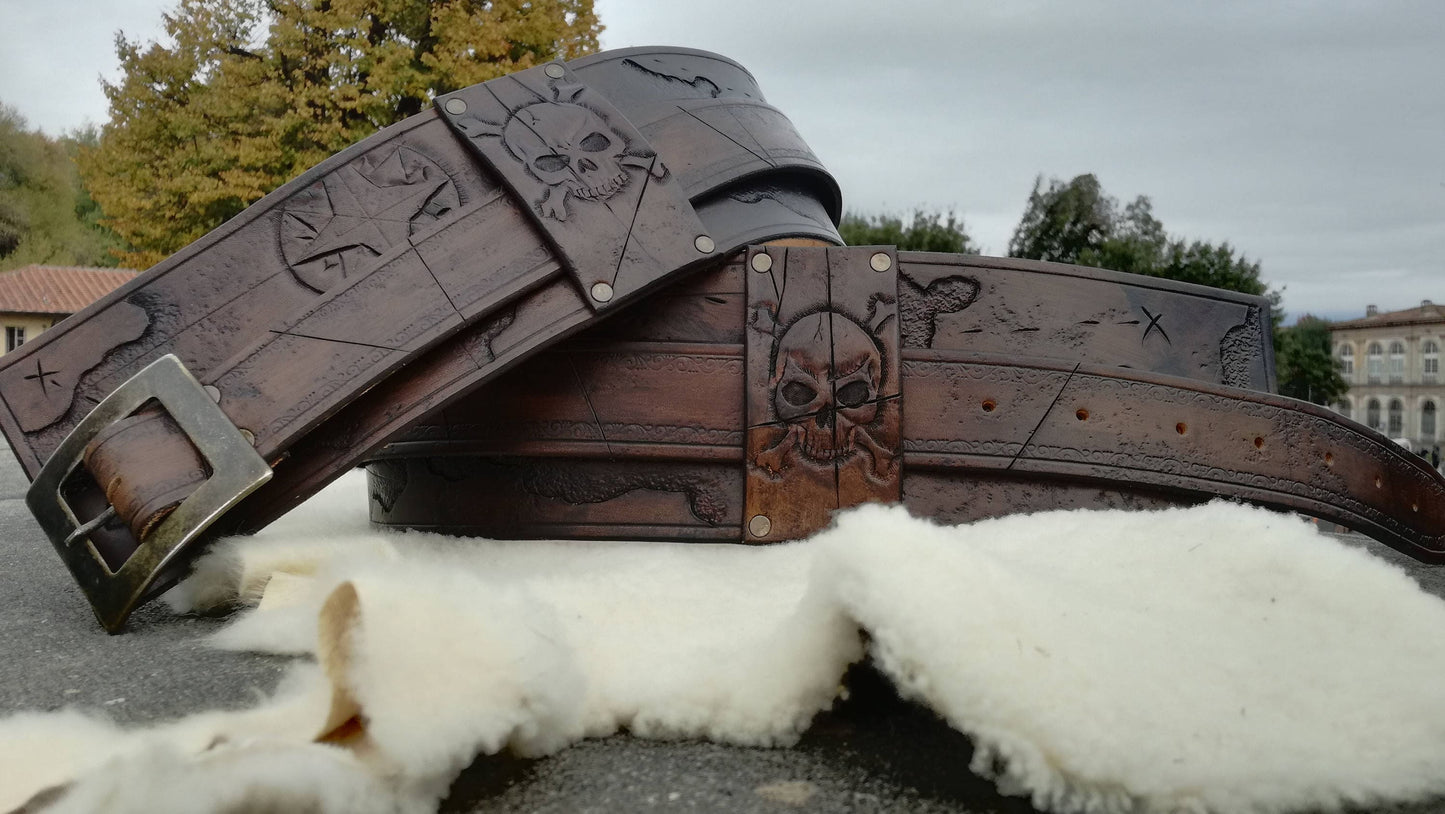 Rugged handmade leather pirate belt – perfect for rogue pirates and rebellious adventurers in LARP and Renaissance fairs