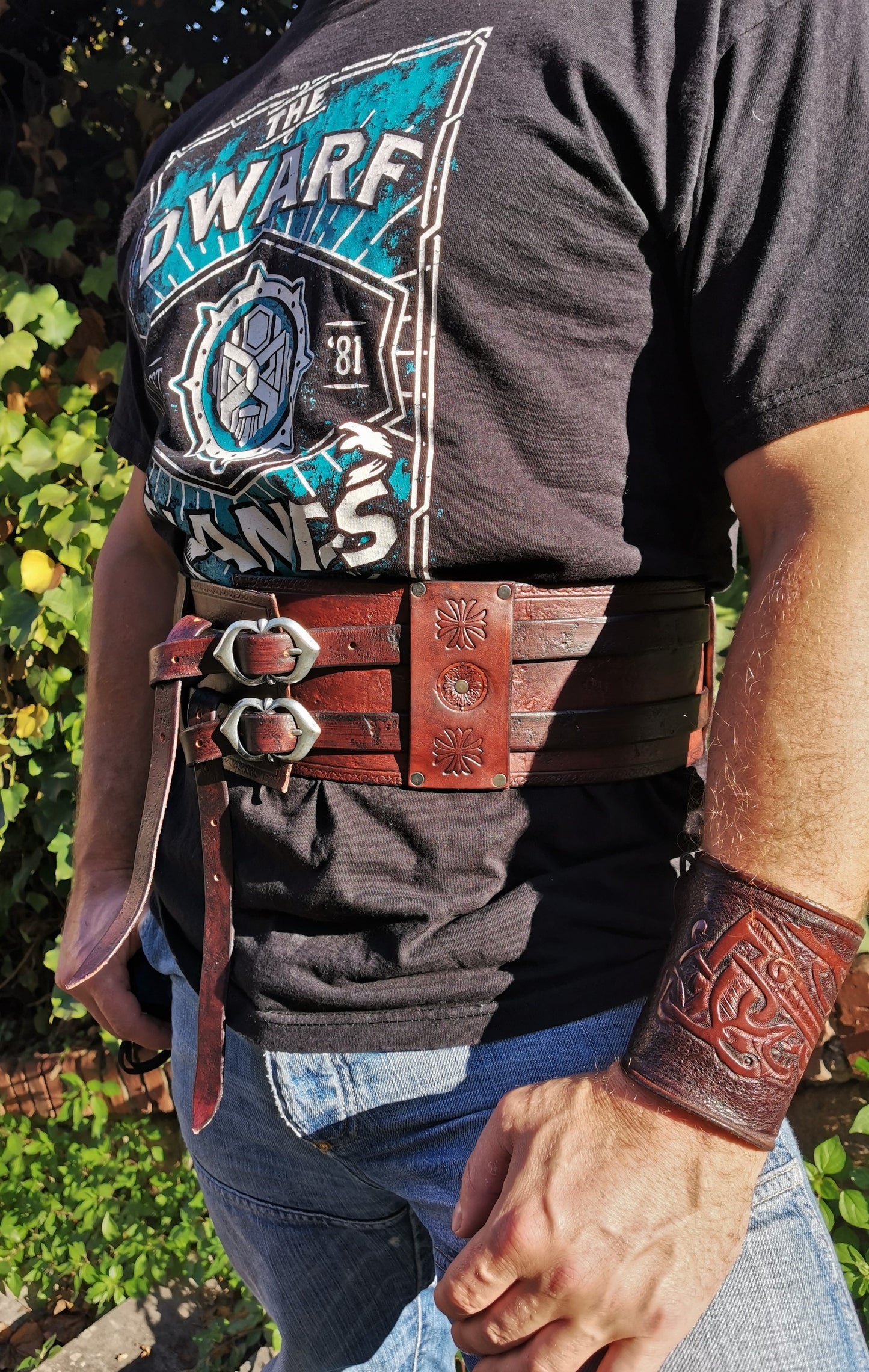 Handcrafted double buckle leather belt available in three timeless colors. Optional Celtic decorations for a unique touch.