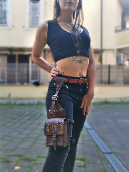 Adjustable leather leg bag with straps, perfect for LARP, cosplay, or daily wear.