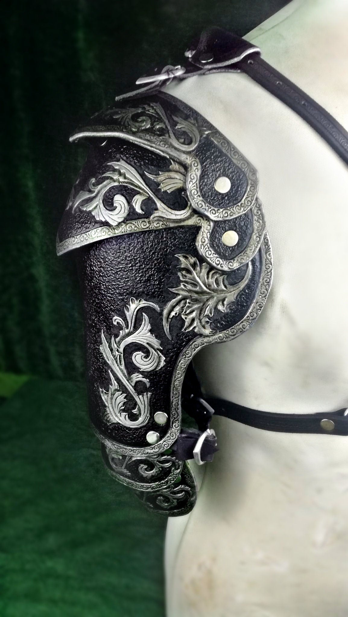 A sleek black leather spaulder set with hand-engraved detailing. Designed for mobility and style, these shoulder guards are ideal for fantasy warriors, elves, and knights in LARP or cosplay