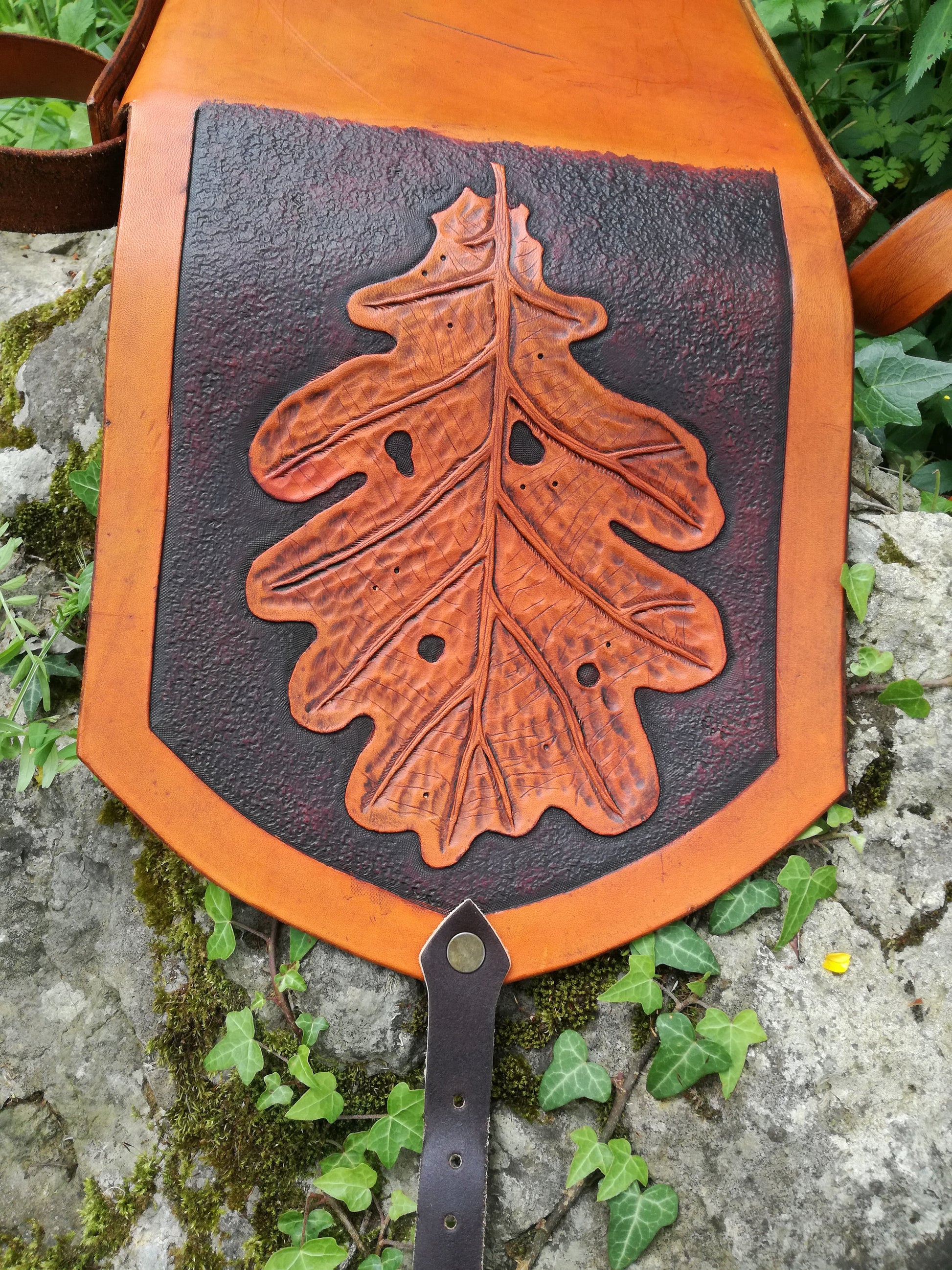 A nature-inspired handmade leather purse with custom engravings, made for boho lovers and fantasy enthusiasts. Oak leaf detail
