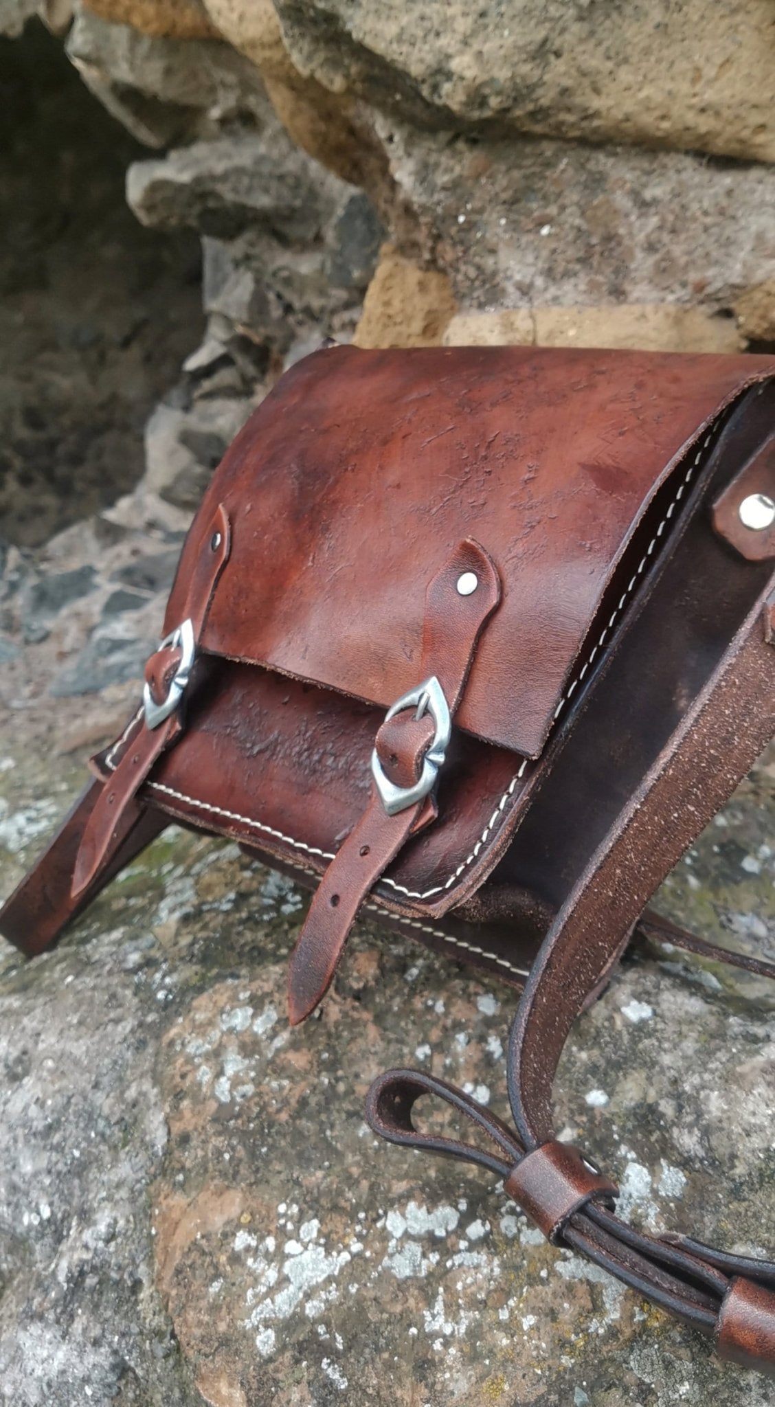 Customizable leather bag for LARP, cosplay, and historical reenactment, made with high-quality vegetable-tanned leather