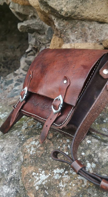Customizable leather bag for LARP, cosplay, and historical reenactment, made with high-quality vegetable-tanned leather