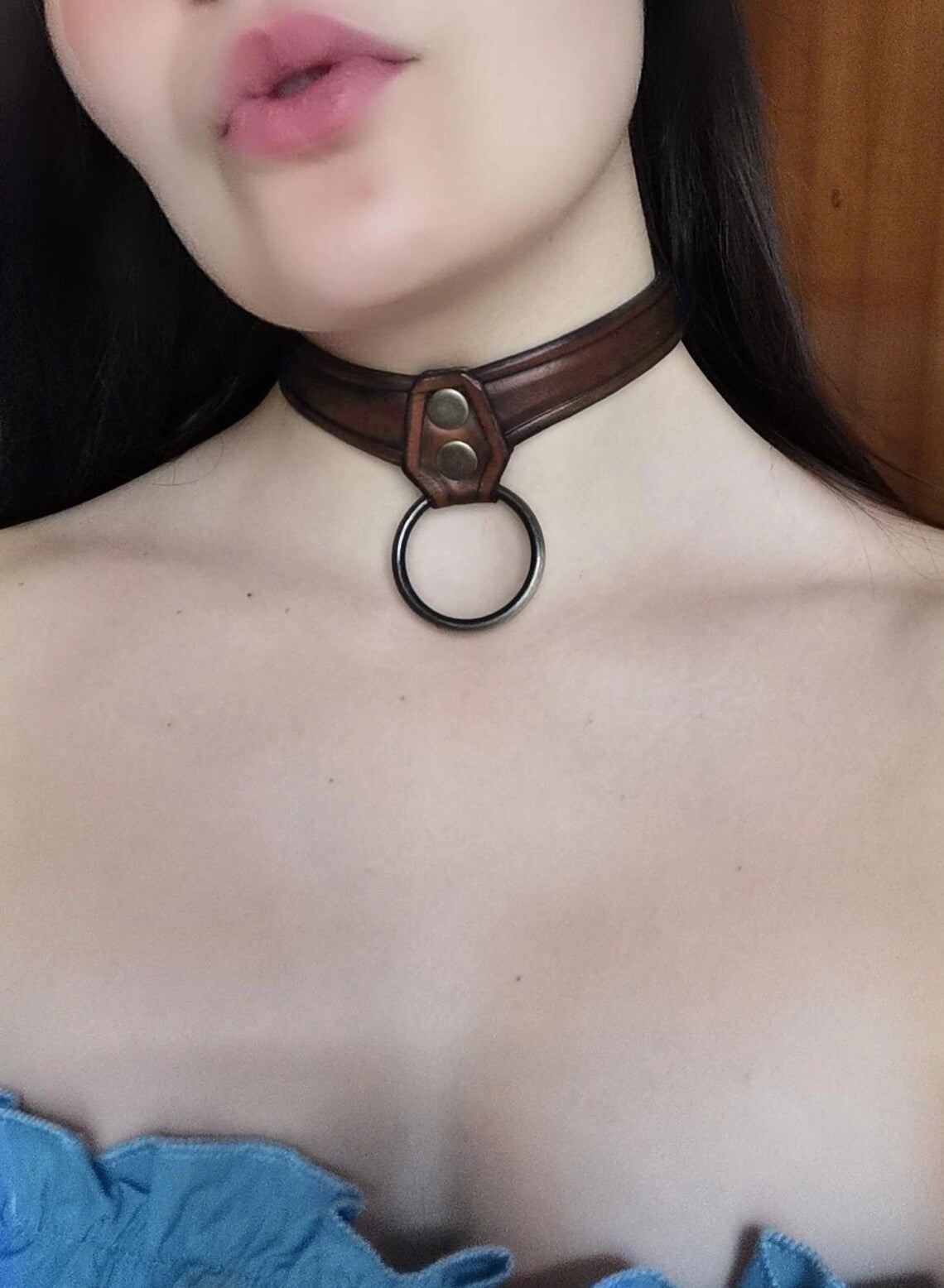 Durable handcrafted leather collar, made with high-quality Italian leather for long-lasting use.