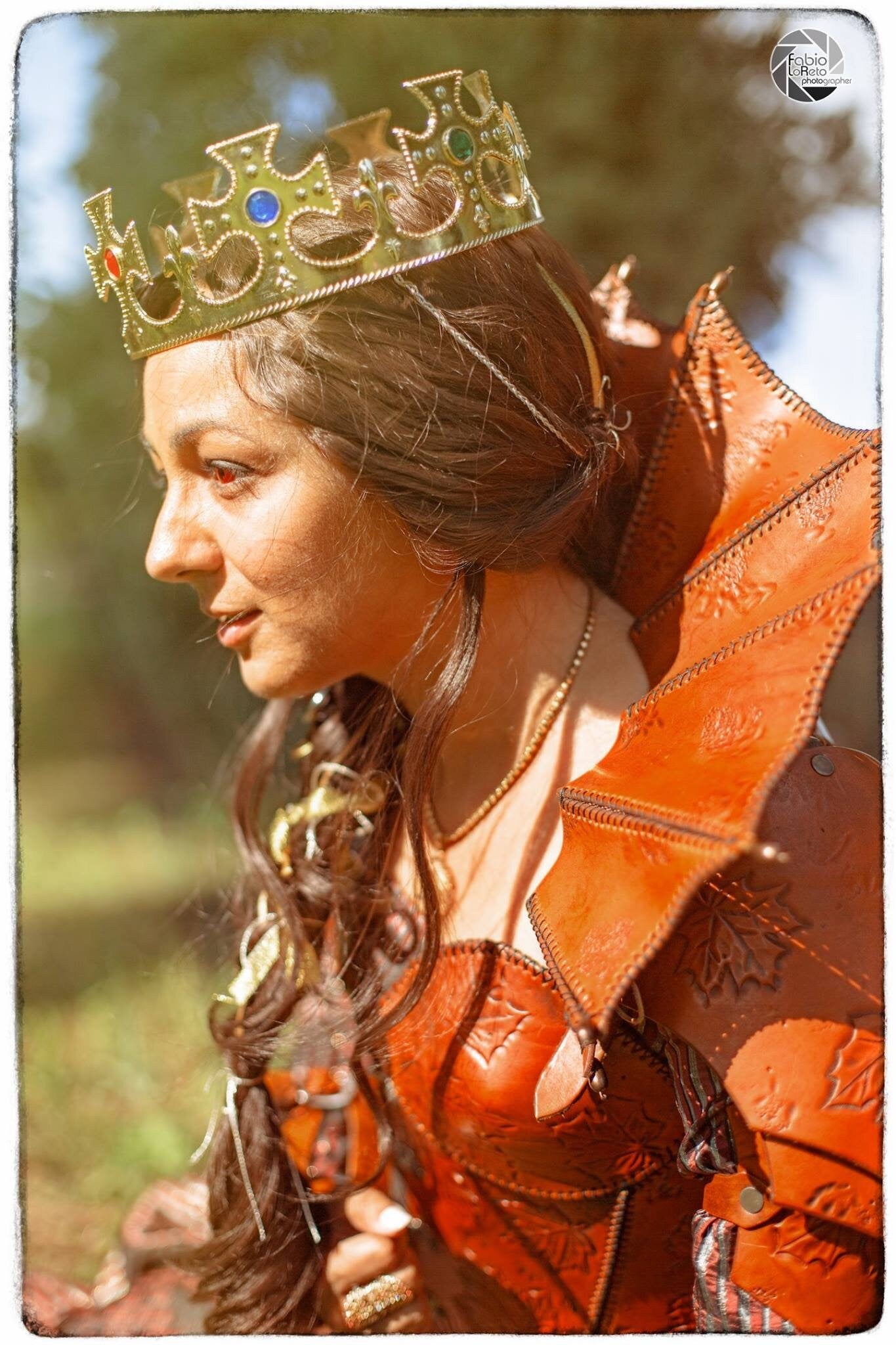 Elven leather bustier and gorget – hand-molded and engraved for fantasy, LARP, and theater costumes