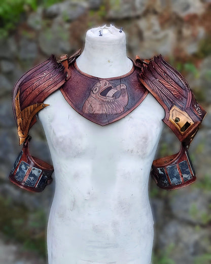 Engraved leather pauldrons inspired by a sailor’s ship – ideal for pirate and fantasy costumes, on mannequin