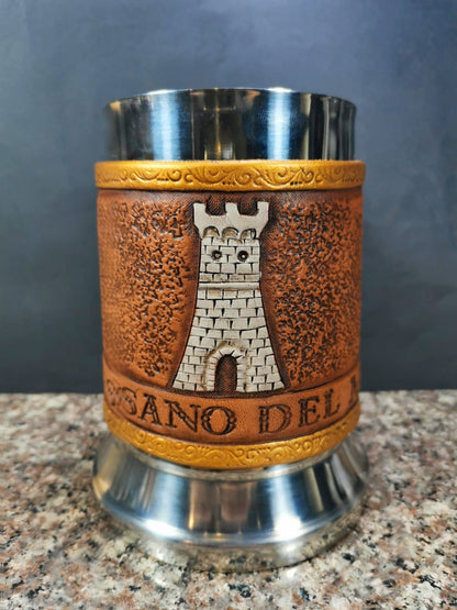 Engraved leather tankard with custom designs – made from high-quality vegetable-tanned Italian leather. Perfect for larp and medieval events