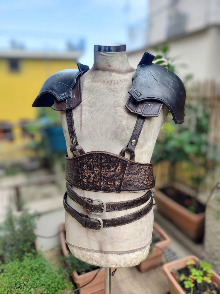Custom leather pauldron armor for Zack Fair’s cosplay, handcrafted for accuracy. Brown weathered version