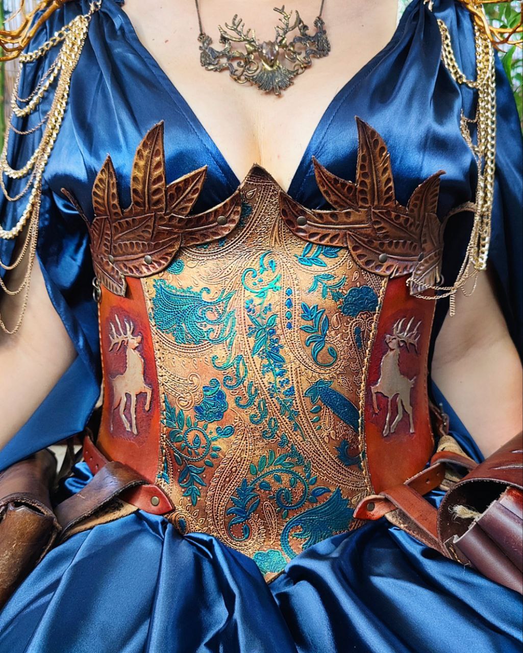 Handmade engraved  blue-gold leather corset for LARP, cosplay, and medieval fantasy costumes, crafted with durable vegetable-tanned leather
