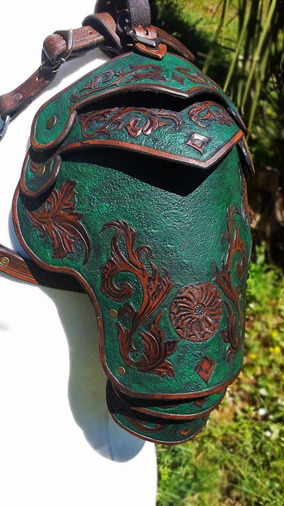 A beautifully handcrafted set of medieval leather spaulders, featuring custom engravings and high-quality craftsmanship. Designed for flexibility and comfort, these shoulder guards are ideal for LARP, reenactments, and cosplay
