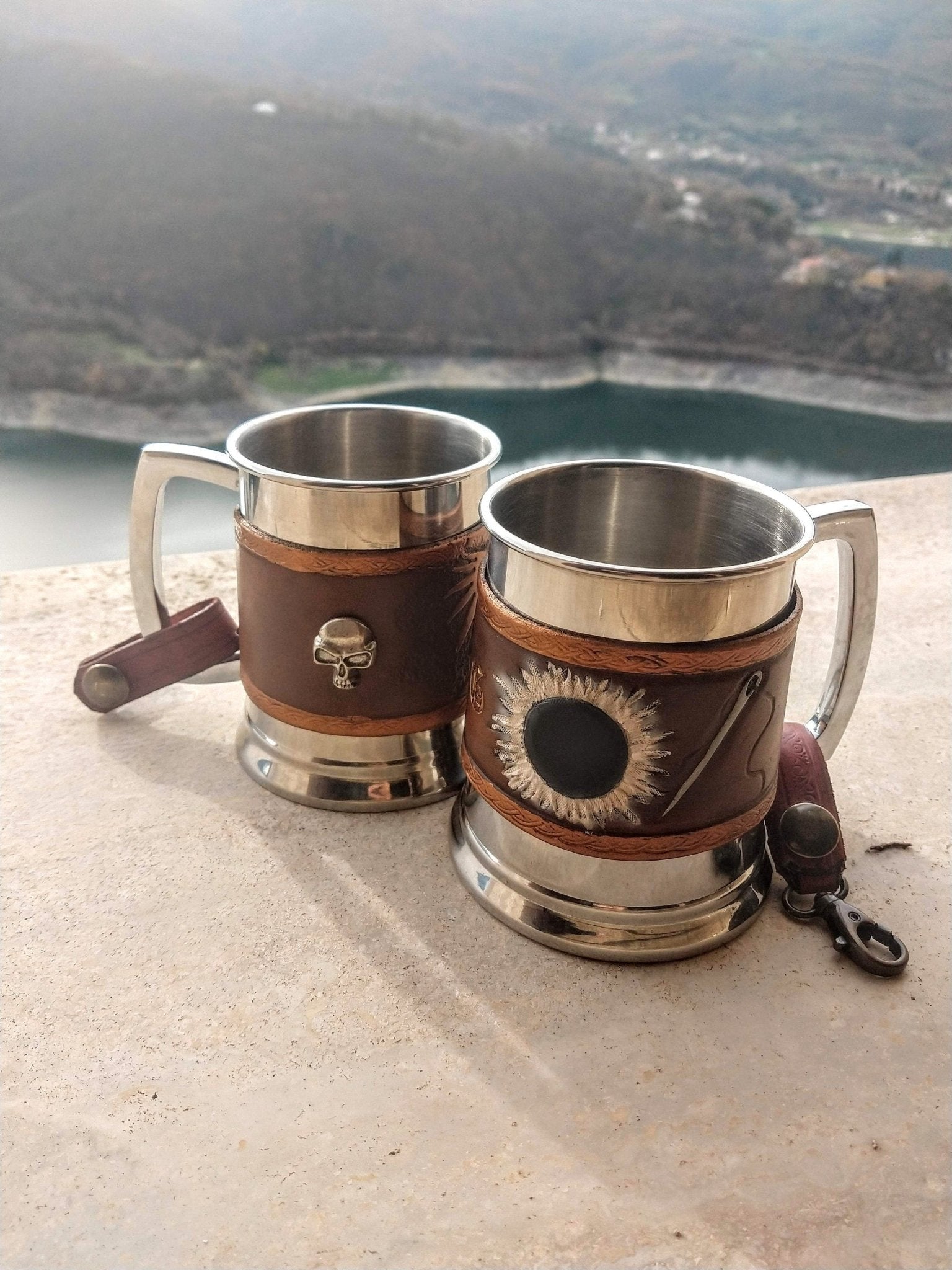 Personalized leather beer mug wrap – a unique and stylish way to enjoy your drinks at home, bars, or LARP events.