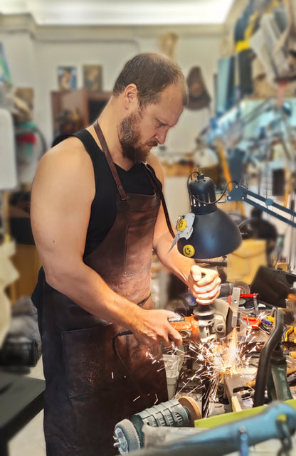 Thick Leather Apron - Handmade & Durable Artisan Workwear by Morgothlab