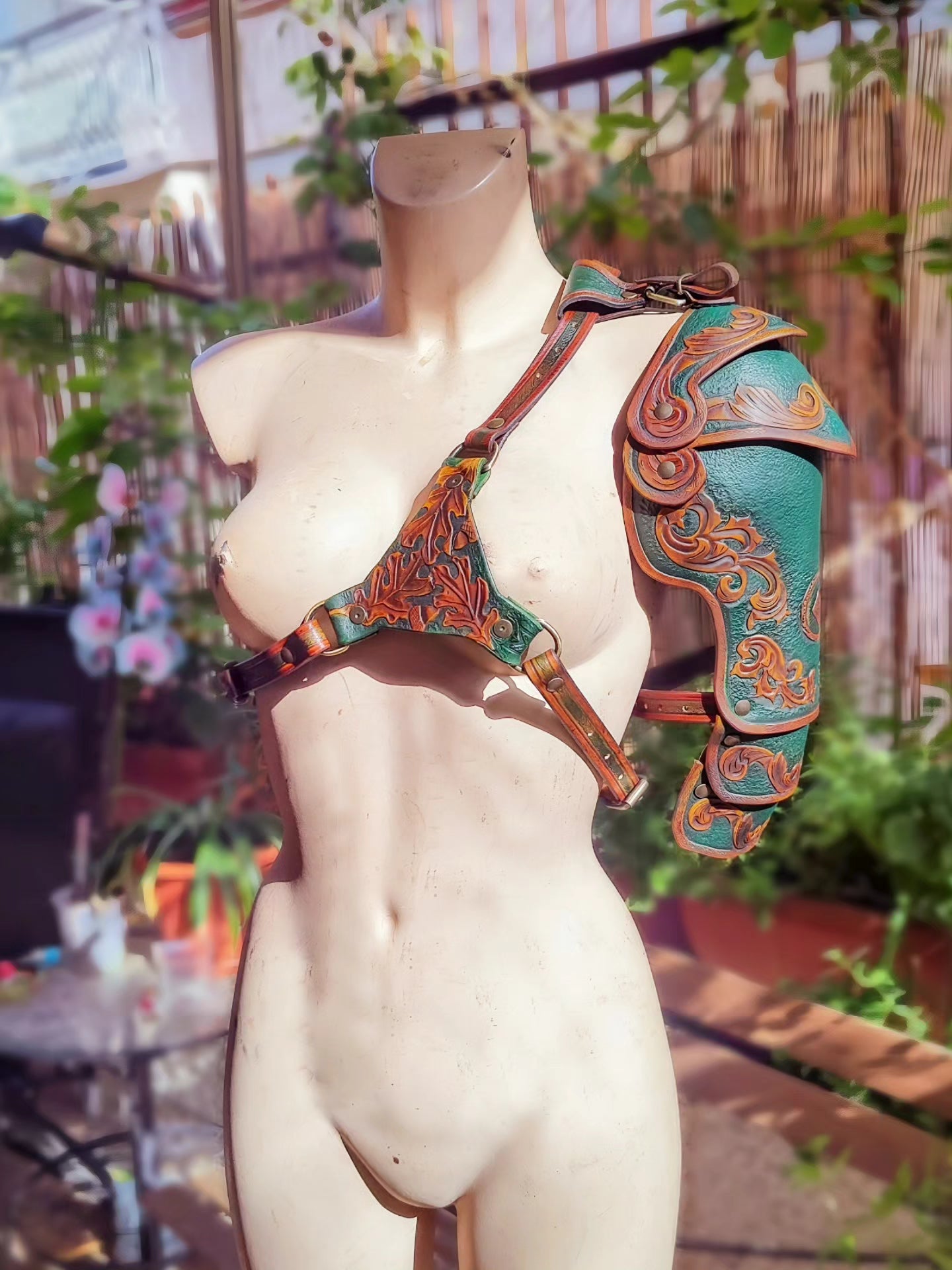 Engraved Leather Single Spauder - Green / Brown Custom One Shoulder Armor