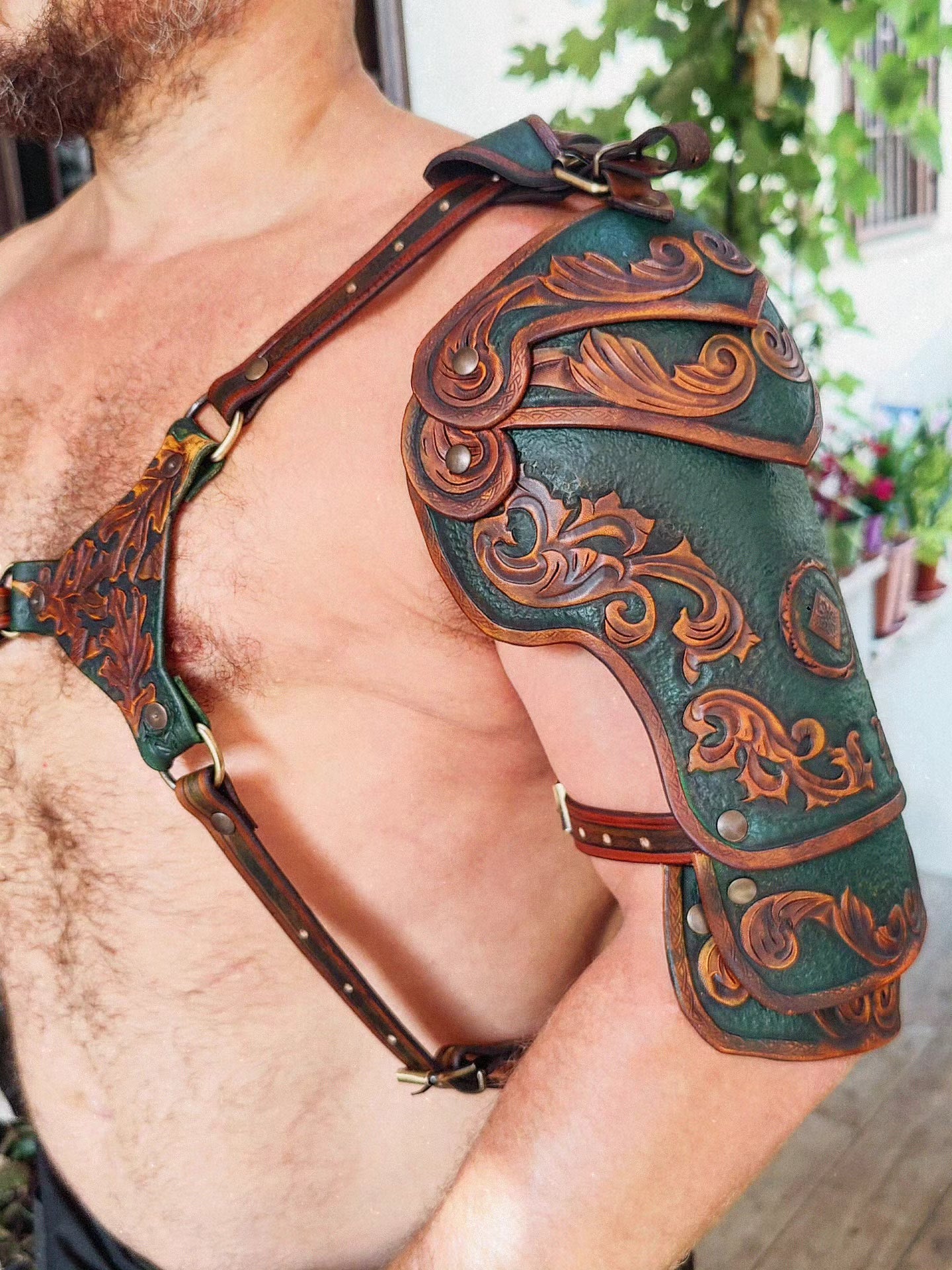 Engraved Leather Single Spauder - Green / Brown Custom One Shoulder Armor